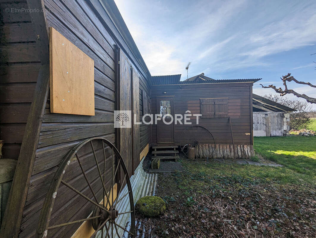 Maison à SAINT-NAZAIRE-DE-VALENTANE