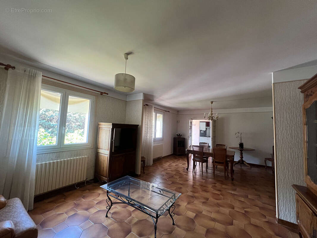 Maison Familiale Montfrin, terrain 940m2 - photo 3