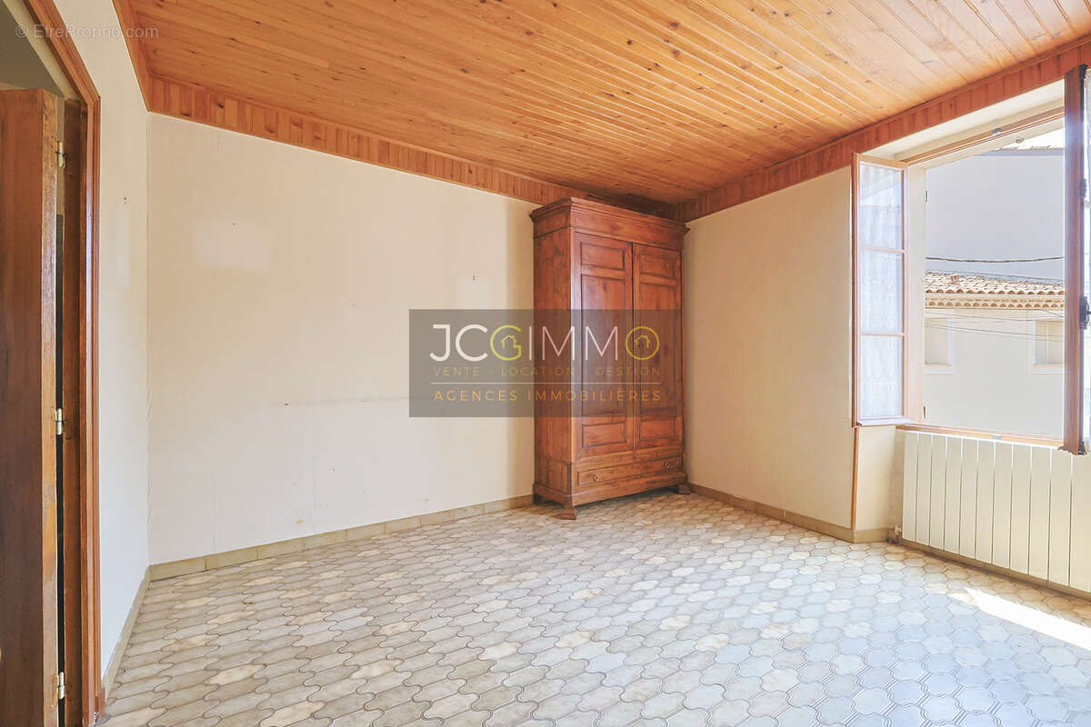 Bastide de 800m2 sur un terrain de 657m2 - photo 8