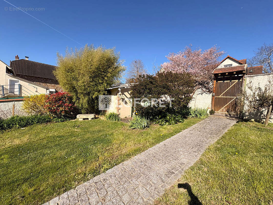 Maison à JUZIERS