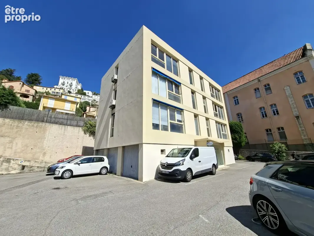 Bureaux 120m2 - 4 places de pkg privatives - photo 2