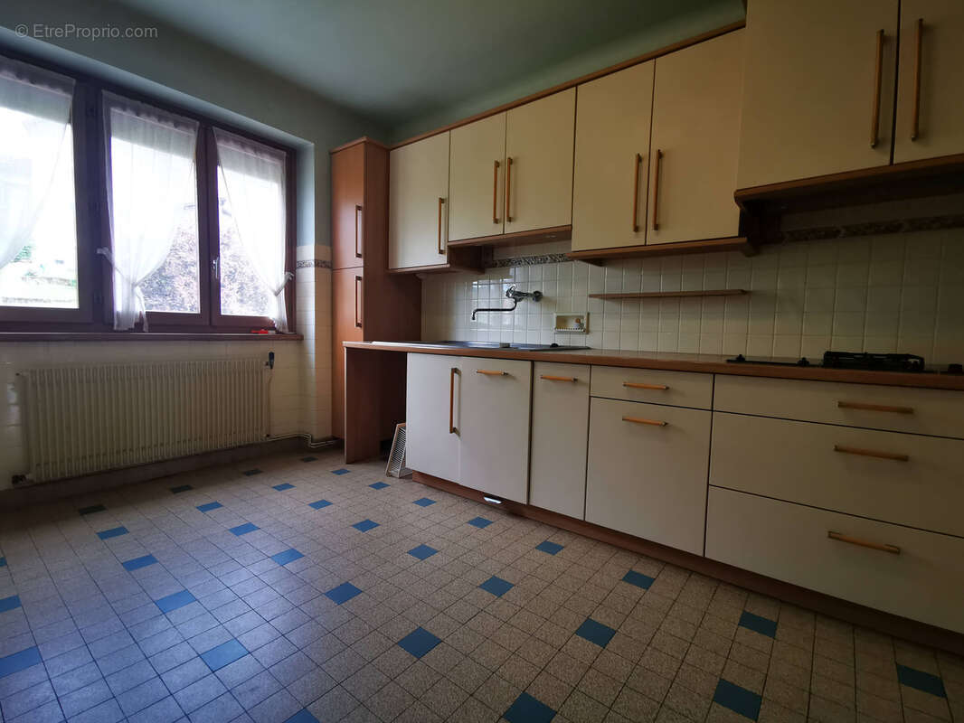 Appartement à COURS-LA-VILLE