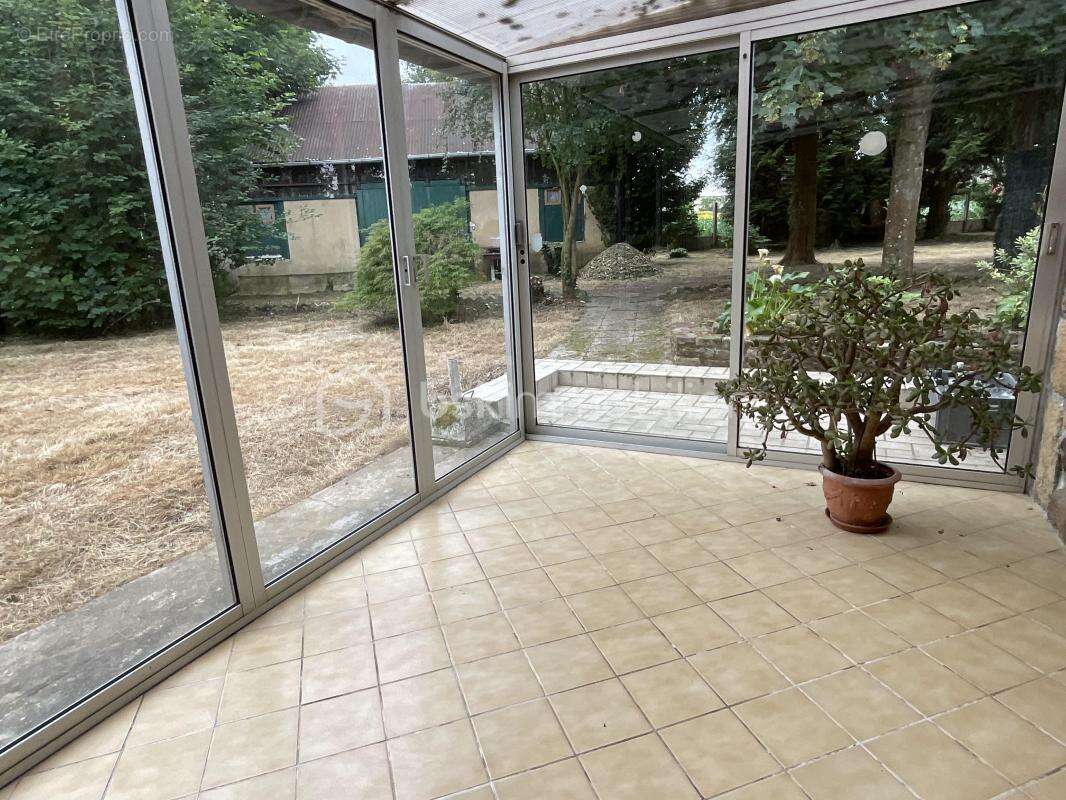 Maison à SAINT-THUAL