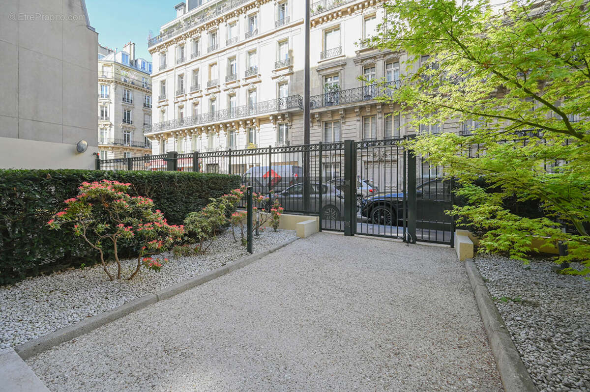 Appartement à PARIS-8E