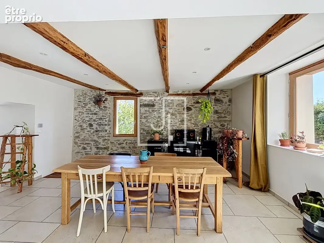 Ancien corps de ferme rénové avec dépendances et 3 400 m2 de terrain - photo 12