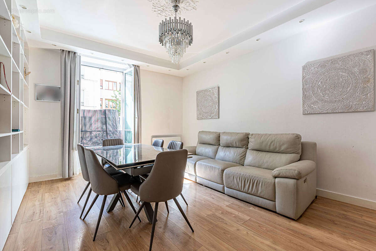 Appartement à NEUILLY-SUR-SEINE