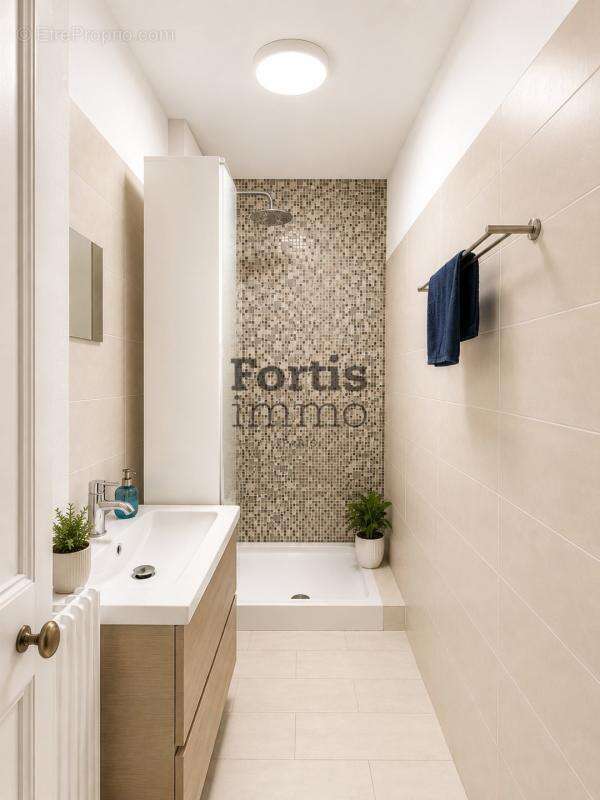 Appartement à PARIS-14E