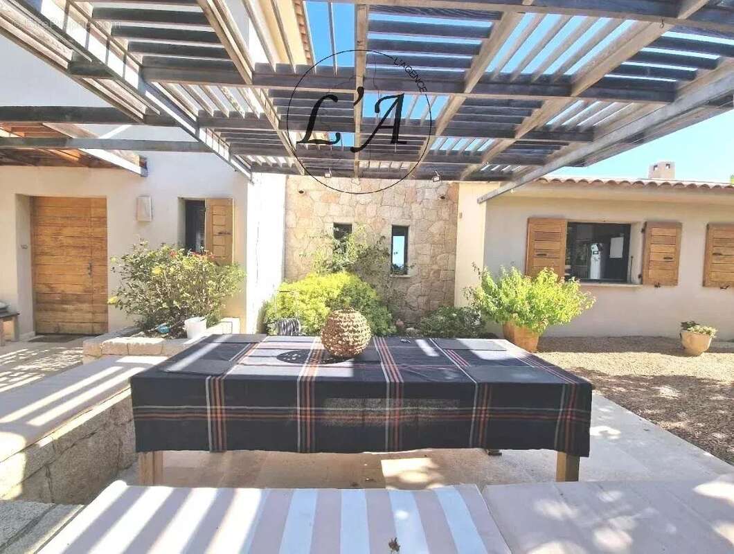 Maison à PORTO-VECCHIO