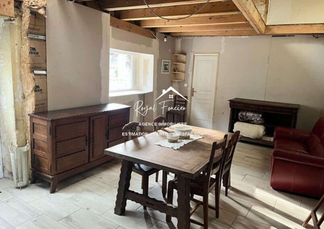 Séjour avec cuisine - Maison à YZEURES-SUR-CREUSE