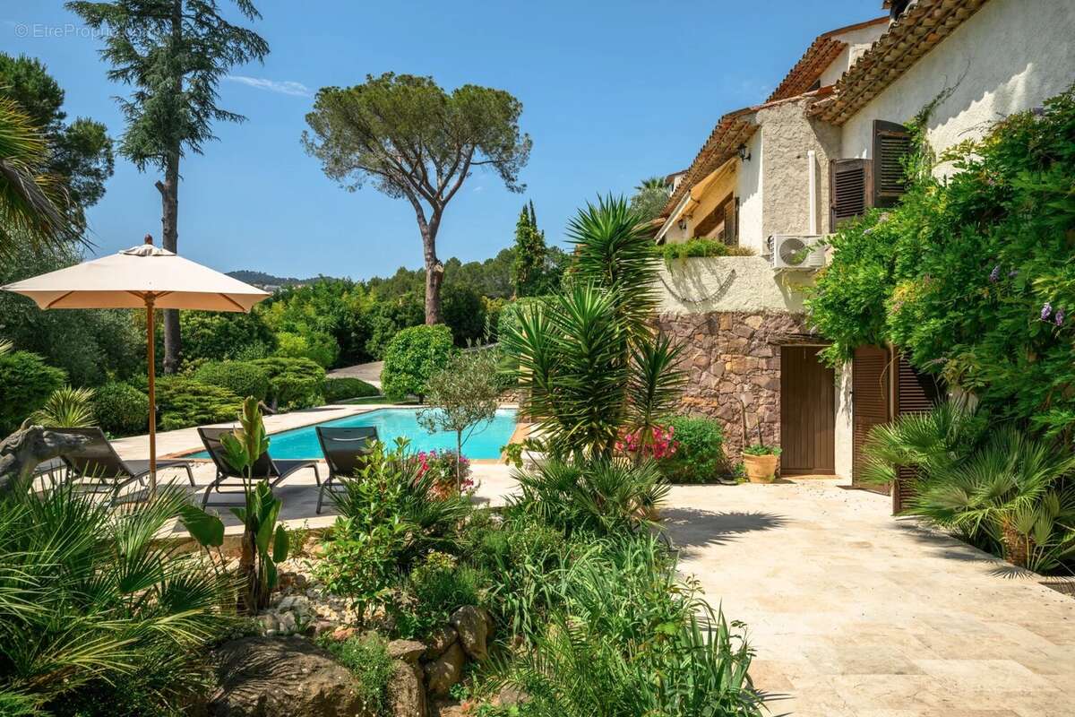 Maison à MANDELIEU-LA-NAPOULE