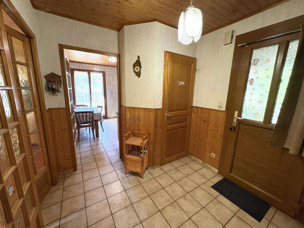 Maison 153 m² à Gruffy  - photo 8