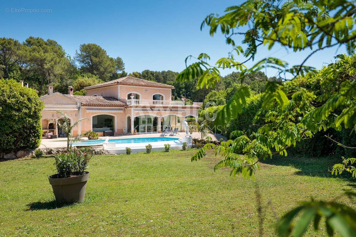 Maison à ROQUEFORT-LES-PINS