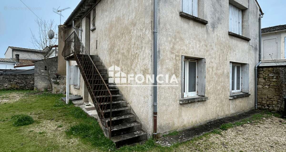 Maison à JONZAC