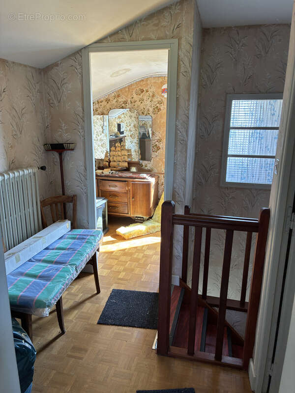 Pavillon à rénover entièrement, élevé sur sous-sol complet - photo 13