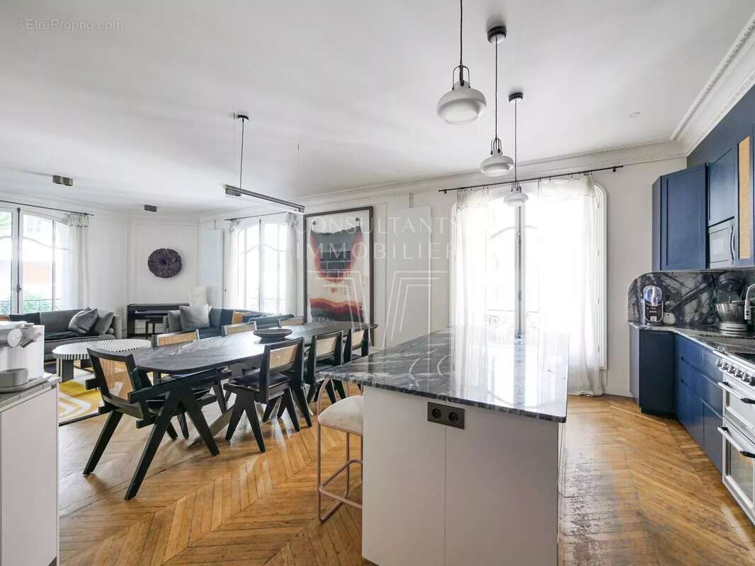 Appartement à PARIS-16E