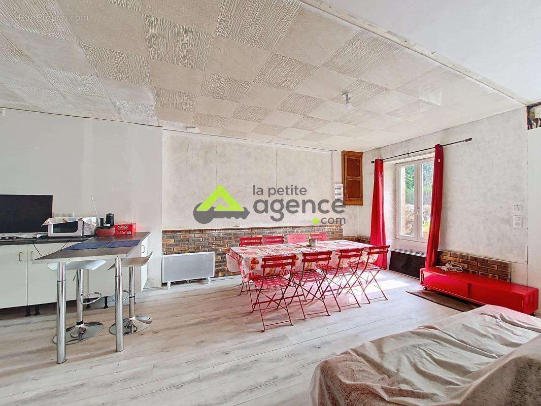 Maison à BUSSIERE-DUNOISE