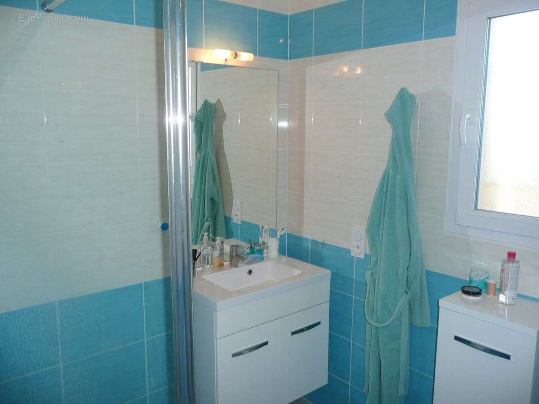 Une maison moderne plain pied avec piscine et dépendances. - Monteils - photo 5