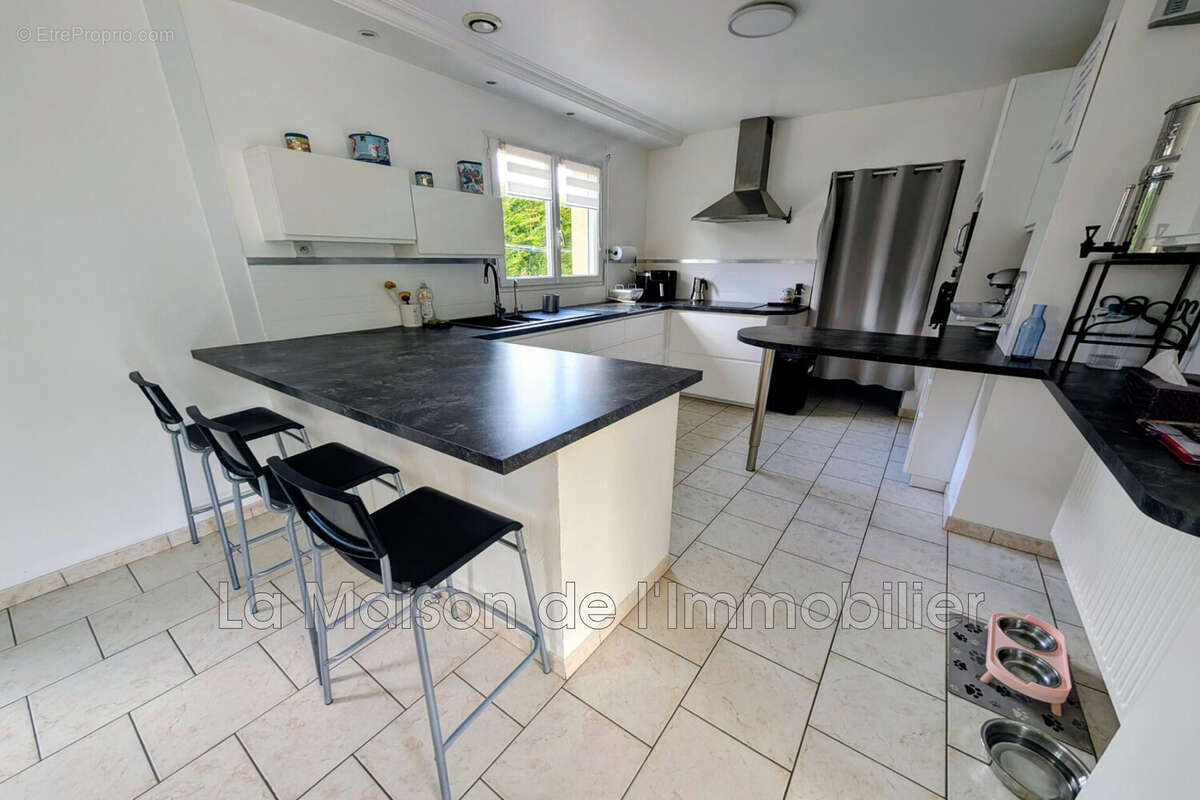 Maison à CRIQUEBEUF-SUR-SEINE