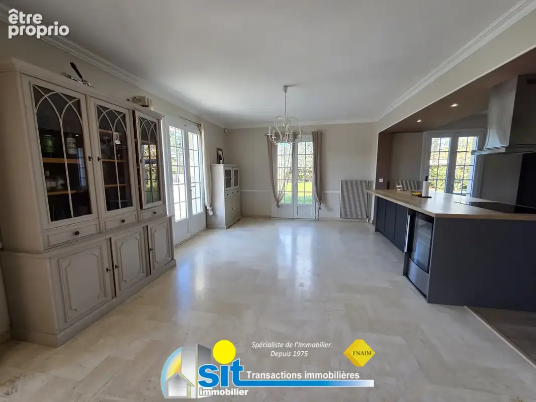 Villa 212 m2 sur les hauteurs de Roussillon   Calme absolu   Piscine   Terrain 1 616 m2 - photo 8