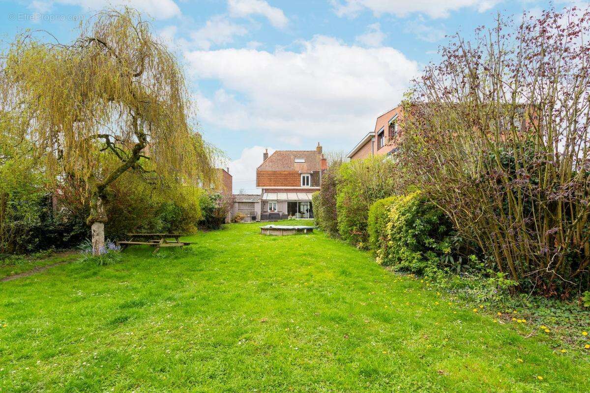 Maison à LA CHAPELLE-D'ARMENTIERES