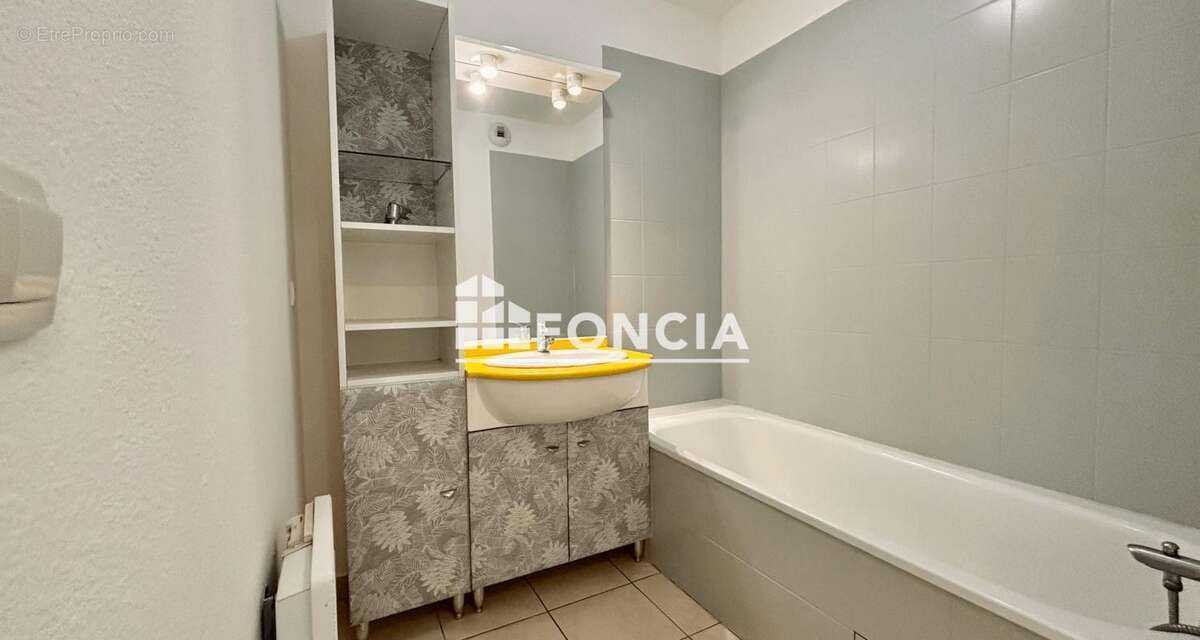 Appartement à SAINT-LAURENT-DU-VAR