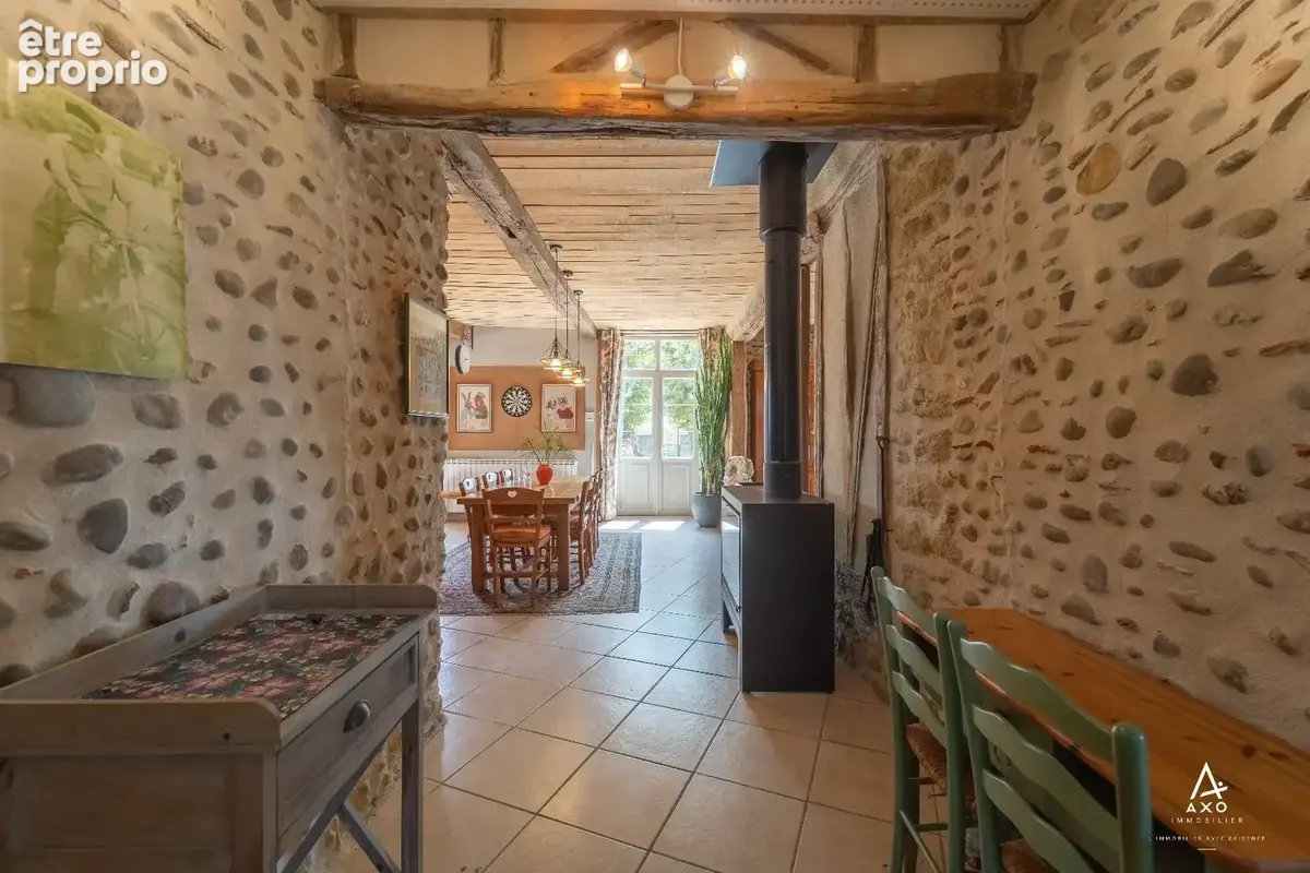 Ancien presbytère entierement rénové - photo 12