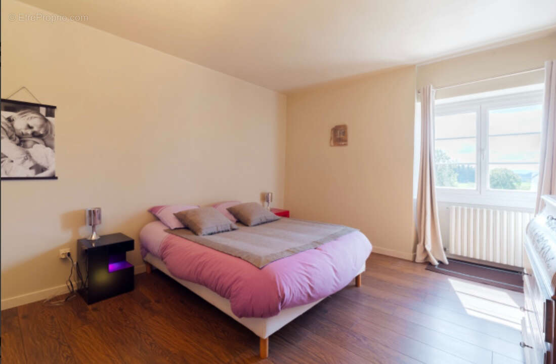 Maison à SAINT-ROMAIN-LACHALM