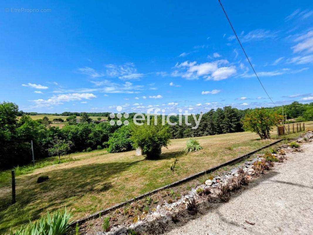 Maison 66 m² à Bussac  - photo 8