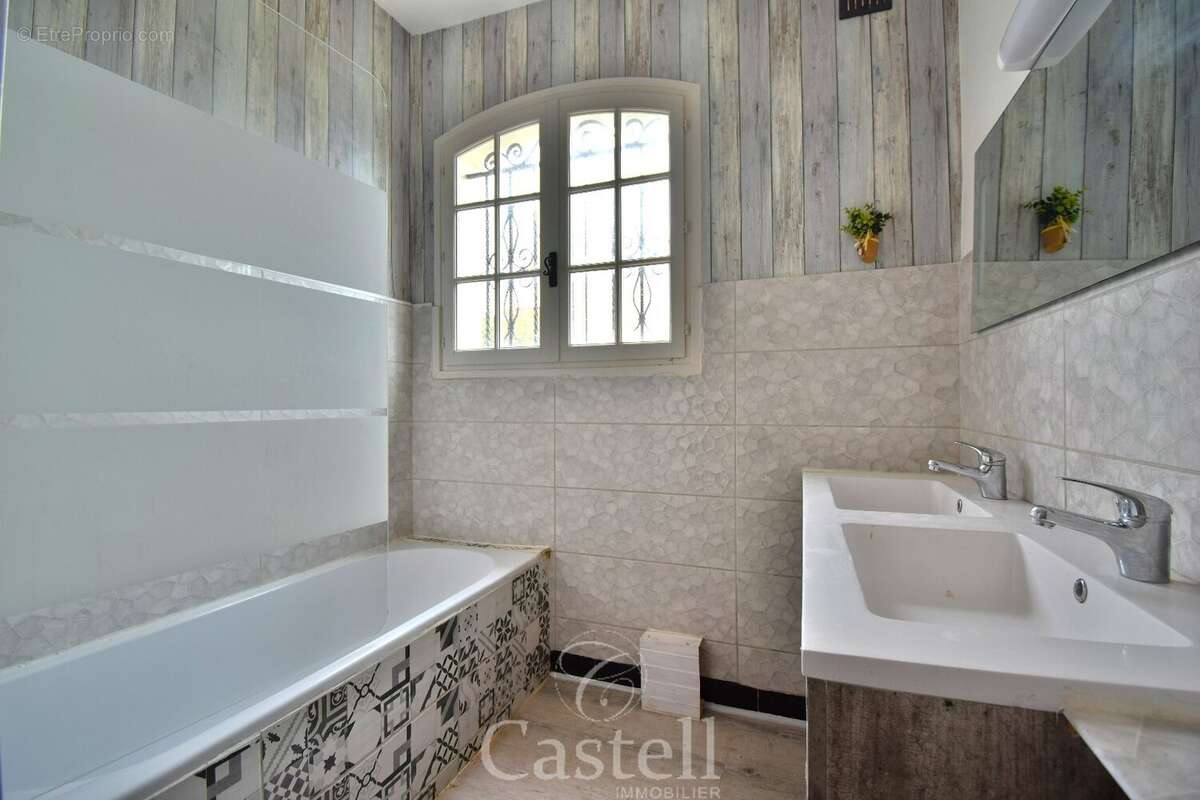 *** Maison "8 pièces" avec T3 indépendant, piscine et vue dégagée sur l'Hérault *** - photo 6