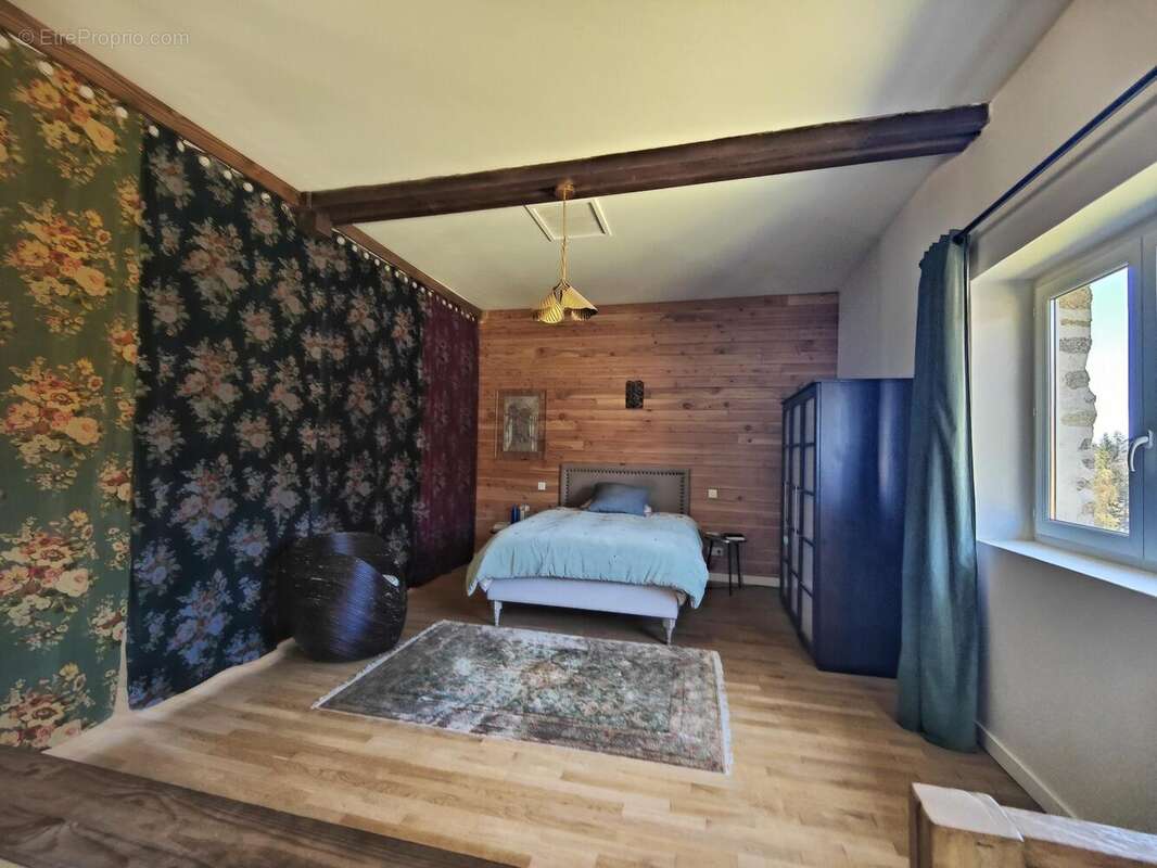 Maison 179 m² à Saint-Leonard-De-Noblat  - photo 8