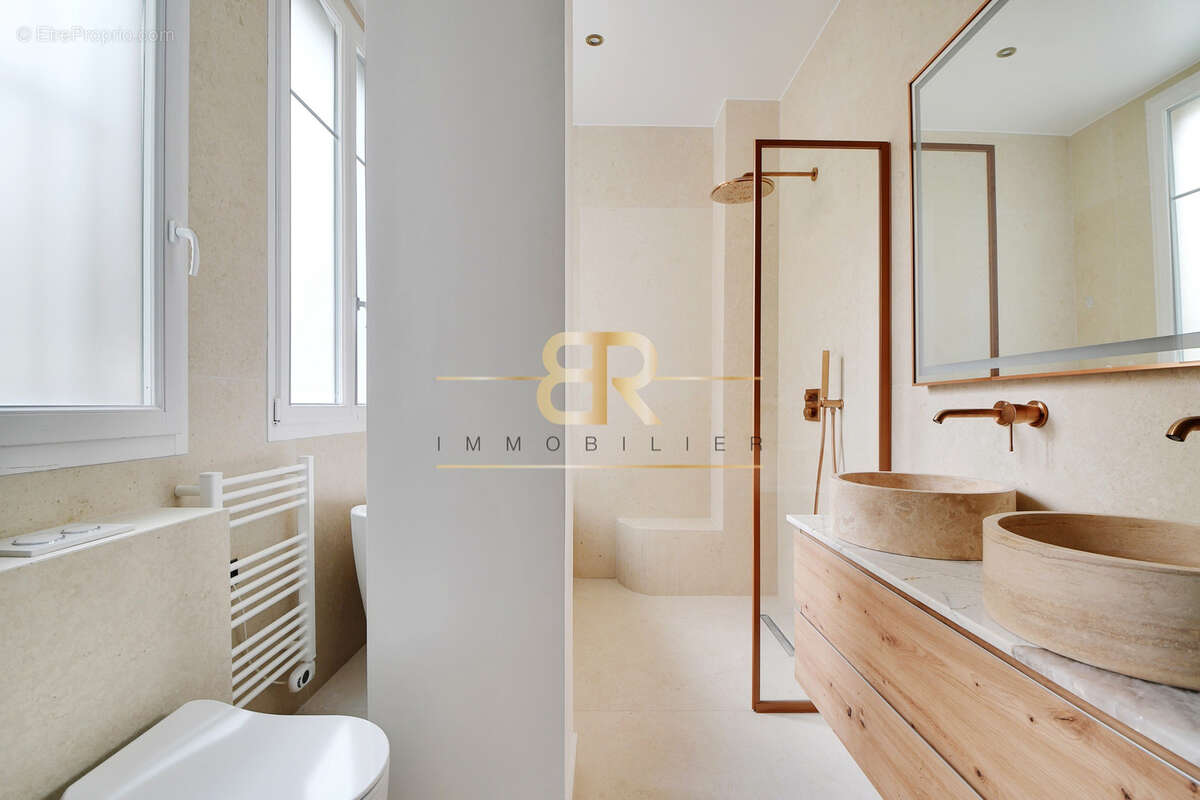 Appartement à PARIS-16E