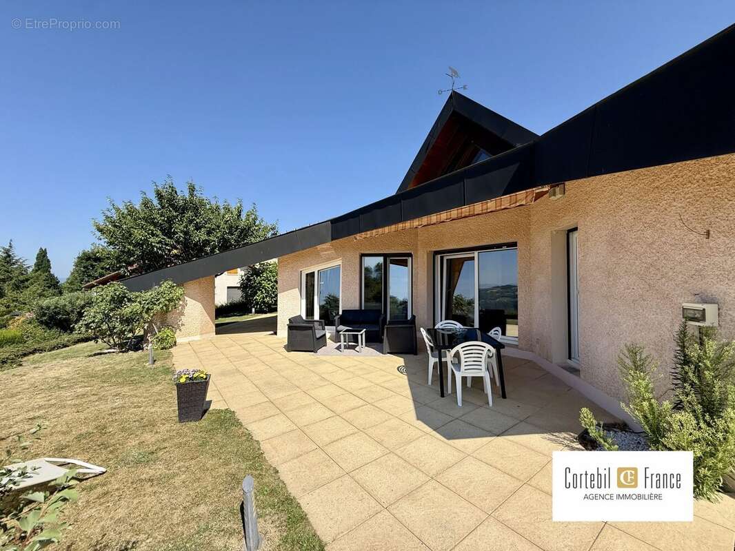Maison 216 m² à Cruseilles  - photo 2