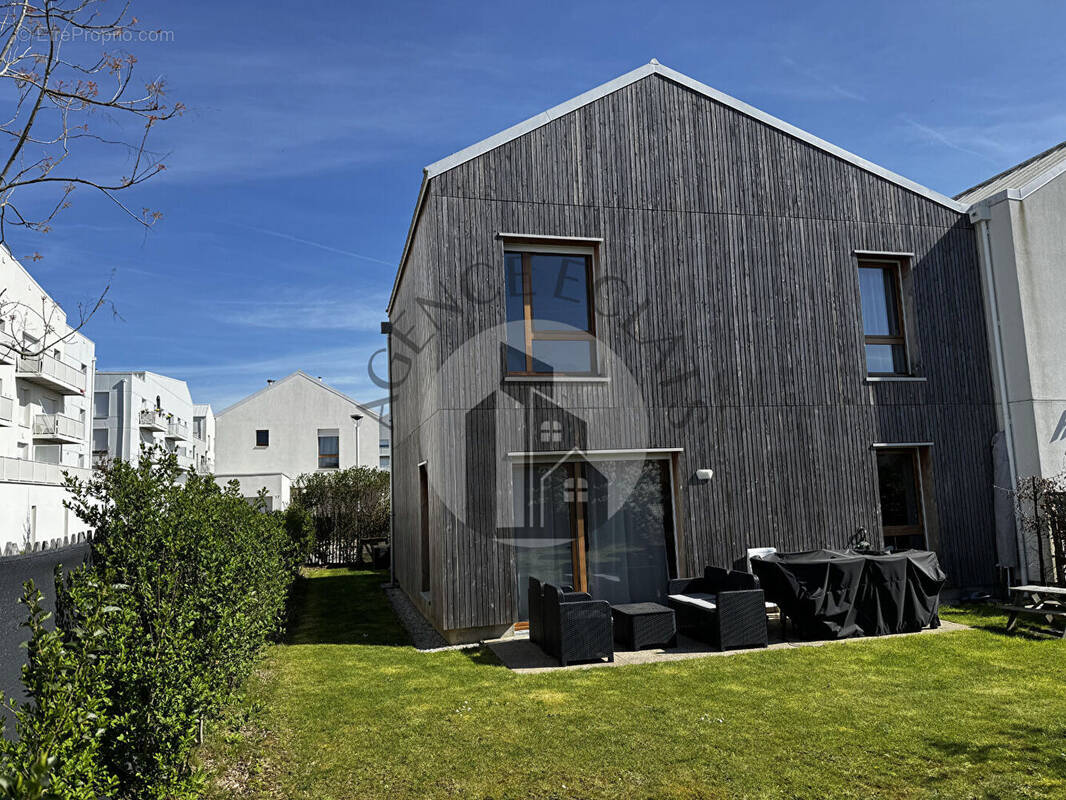 Maison à BUSSY-SAINT-GEORGES