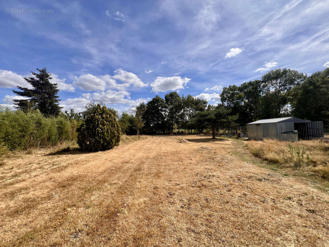 Terrain constructible de 1270m2 non viabilisé - photo 7