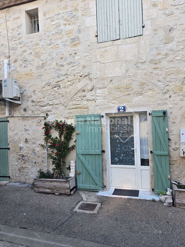Appartement à JONQUIERES-SAINT-VINCENT