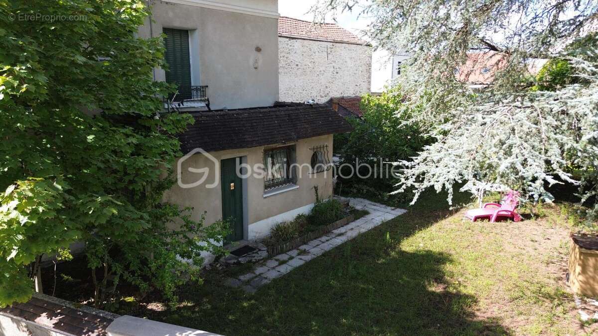 Maison à OLLAINVILLE