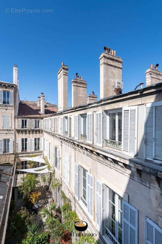 Appartement à MARSEILLE-1E