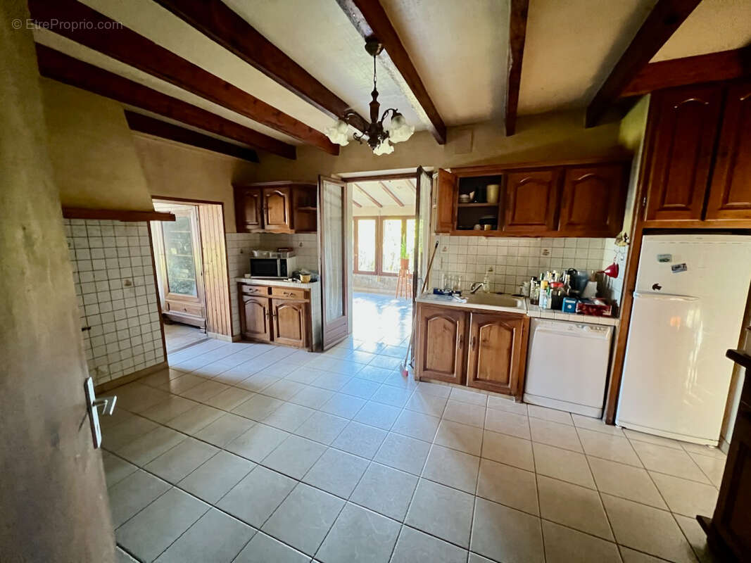 Belle opportunité dans la campagne de Villeneuve sur Lot : fermette à rénover d'environ 72m2 avec dépendances (grange attenante, - photo 9