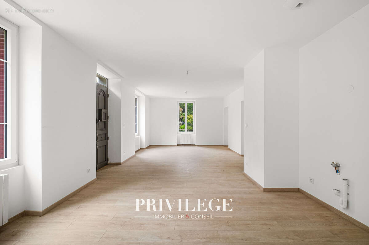 Appartement à CHARBONNIERES-LES-BAINS