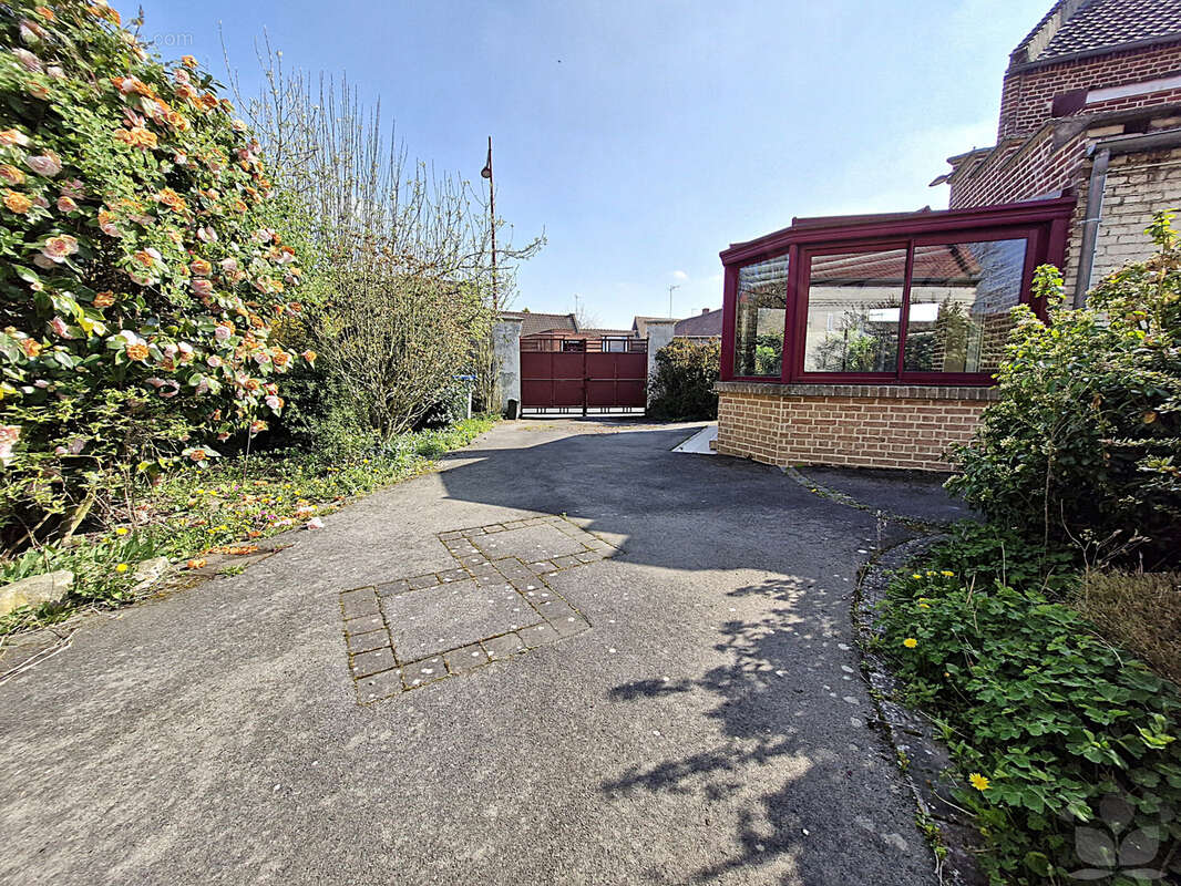 Maison à MONCHECOURT