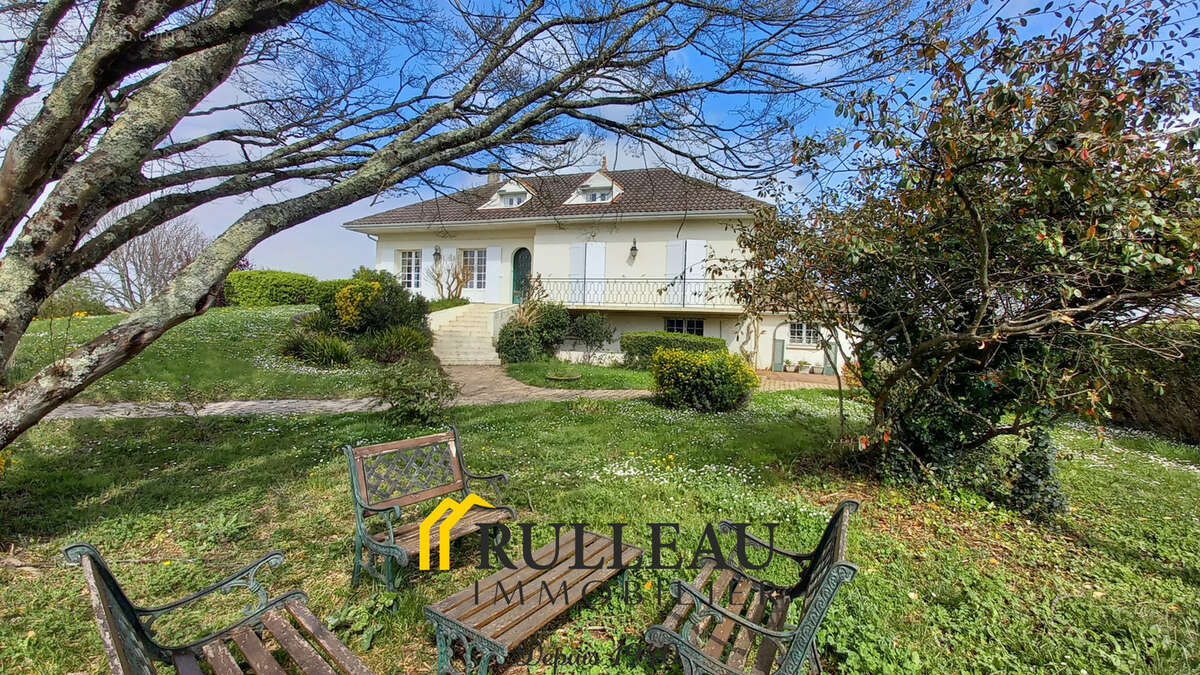 Maison à SAINT-MARTIN-LACAUSSADE