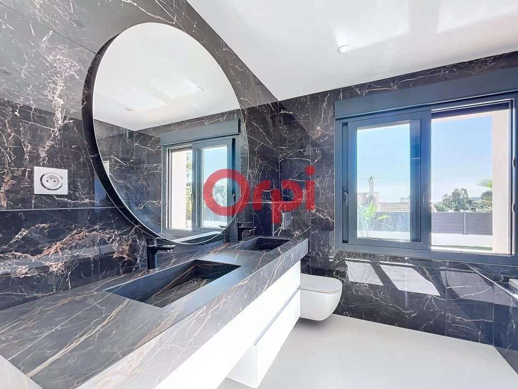 Maison à LES ISSAMBRES