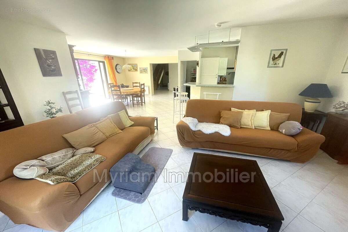 Maison 5 pièces 140 m² à vendre à Peymeinade (06530) - photo 5