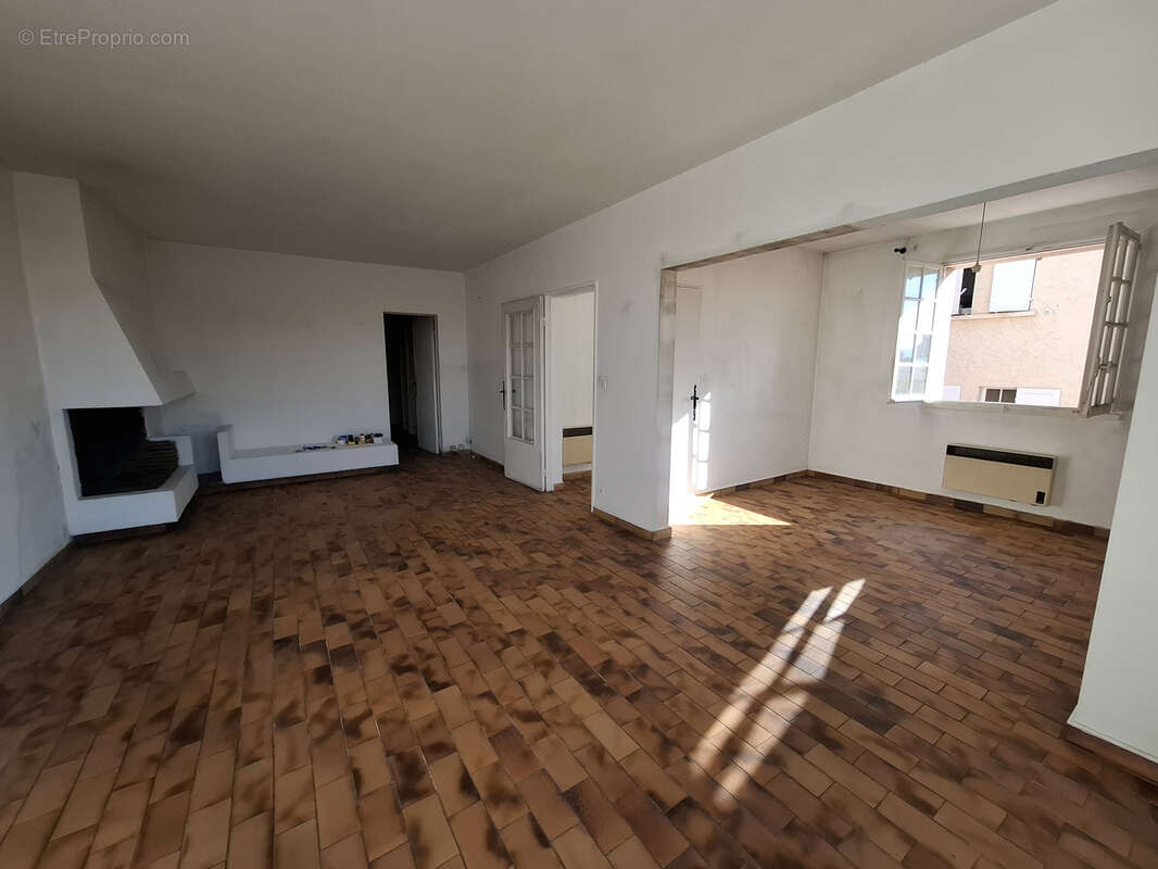 Appartement à SAINT-CYR-SUR-MER