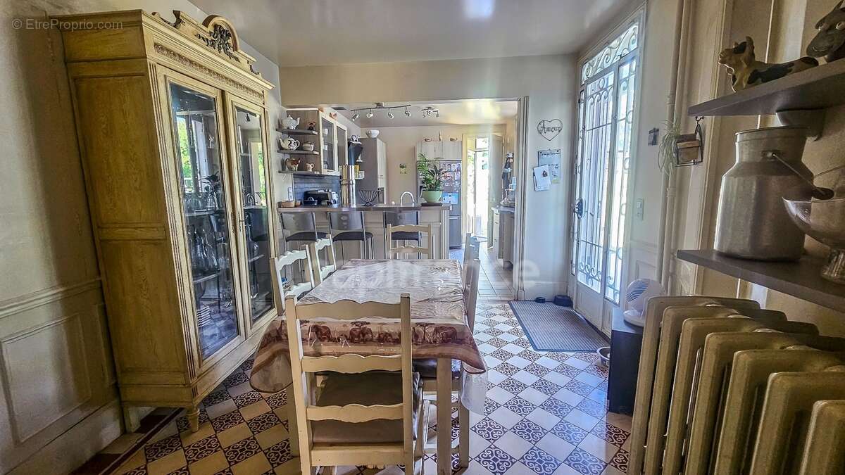 Plein centre ville d' ETAMPES (91) propriété à vendre 13 pièces, avec grand garage, 2 dépendances et terrain clos de 997 m² - photo 16