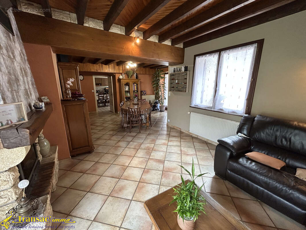 Corps de ferme 4 pièces 118m2 avec dépendances et terrain - photo 7