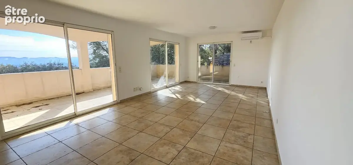 Le Luc - Maison 150 m² avec 2 espaces de vie, 4 chambres, terrasses et garage - photo 3