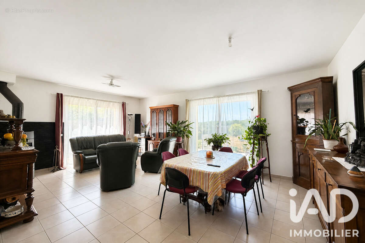 Maison 155 m² à Sainte-Marie  - photo 2