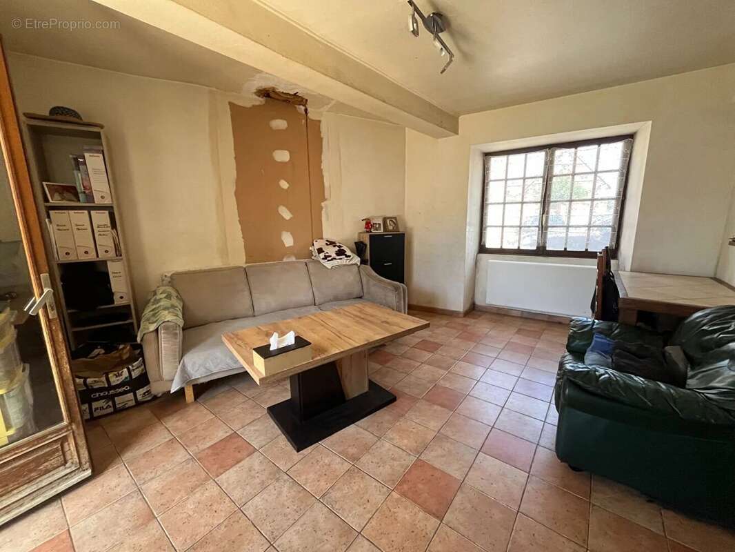 Maison à MONDONVILLE-SAINT-JEAN