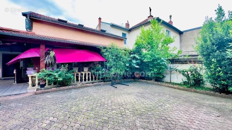 Maison à VILLEURBANNE